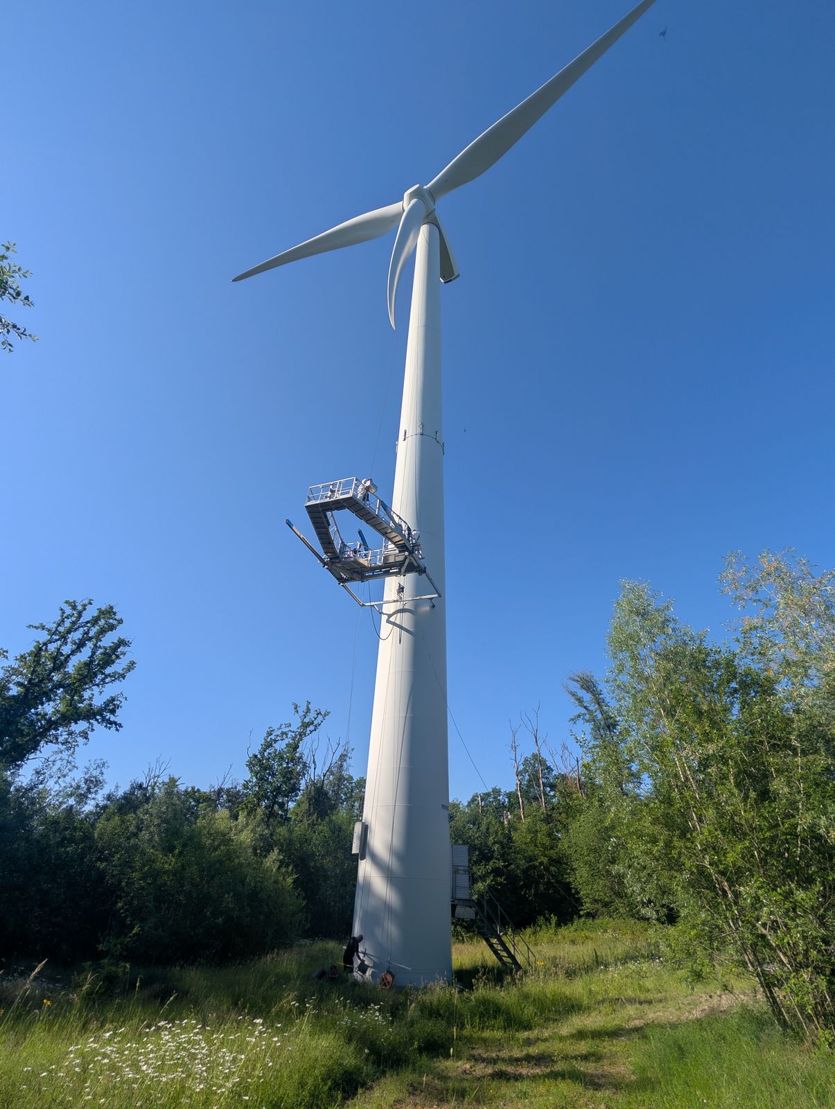 Rotorblattbefahranlage an einer Windenergieanlage, Gesamtansicht
